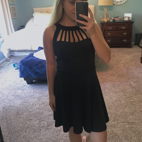 simple black dress - Picture 2 of 3